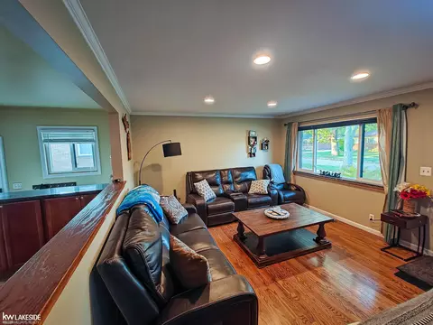 31474 Tecla, Warren, MI 48088 photo 3