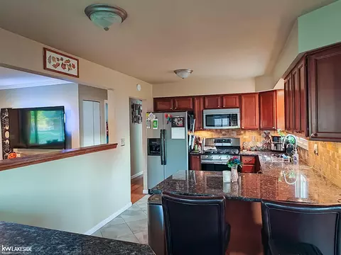 31474 Tecla, Warren, MI 48088 photo 5