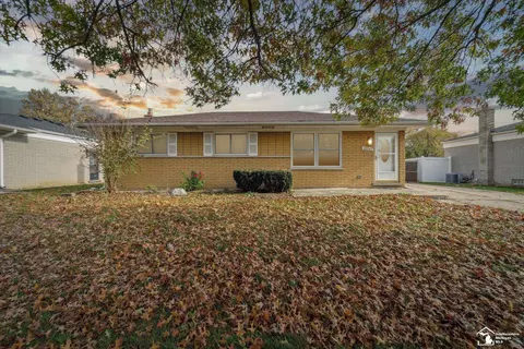 23743 E Fairway, Woodhaven, MI 48183