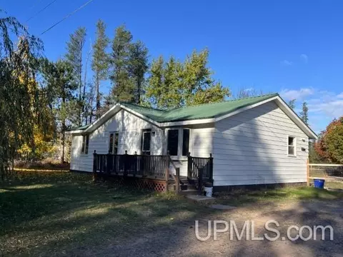 275 Kawbawgam, Marquette, MI 49855