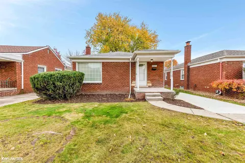 19693 Lochmoor, Harper Woods, MI 48225