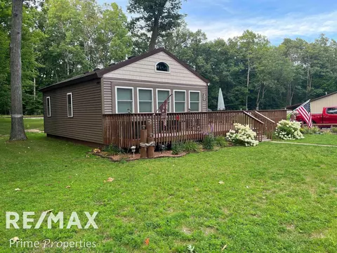 1615 Forest, Harrison, MI 48625 photo 2
