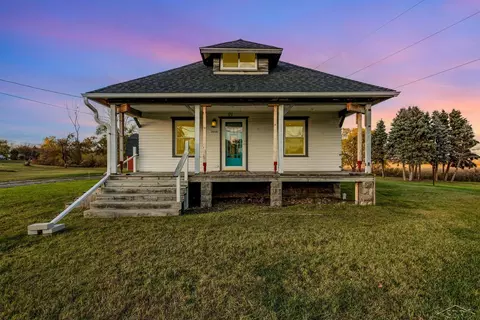 2015 E Parish Rd, Kawkawlin, MI 48631