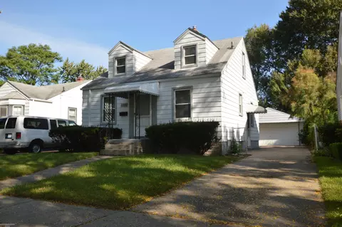 18981 Elkhart, Harper Woods, MI 48225