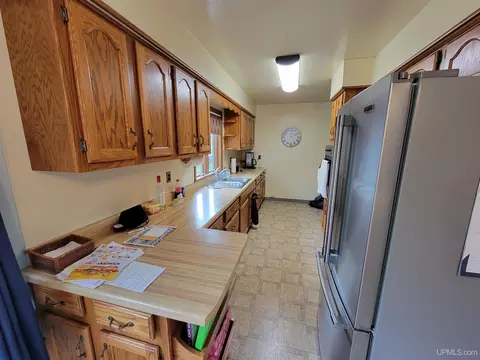 1428 High, Munising, MI 49862 photo 3