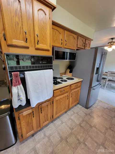 1428 High, Munising, MI 49862 photo 4