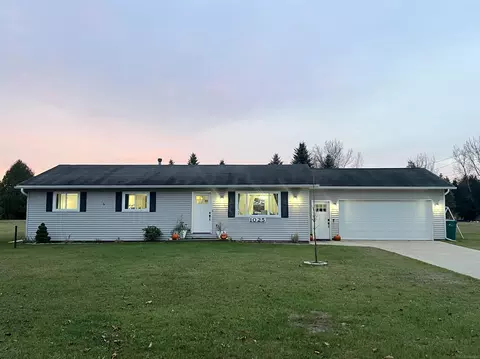 1025 W 3rd, Gladwin, MI 48624 photo 4