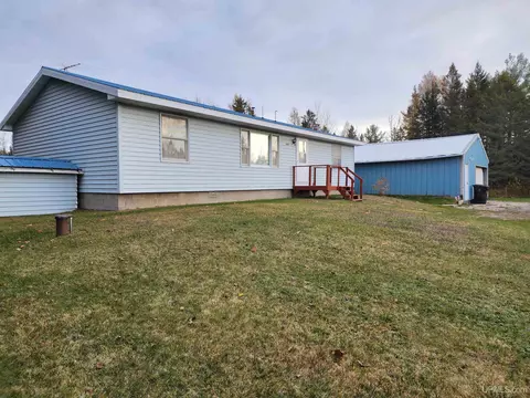 9892 Us 2, Rapid River, MI 49878