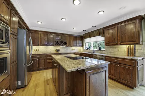 934 Lochmoor, Grosse Pointe Woods, MI 48236 photo 10