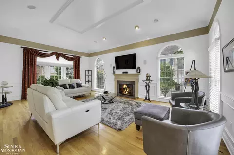 934 Lochmoor, Grosse Pointe Woods, MI 48236 photo 5