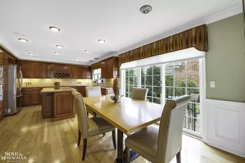 934 Lochmoor, Grosse Pointe Woods, MI 48236 photo 9