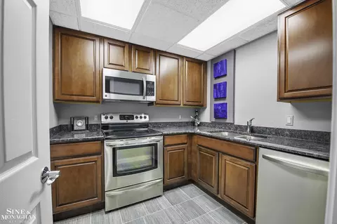 934 Lochmoor, Grosse Pointe Woods, MI 48236 photo 30