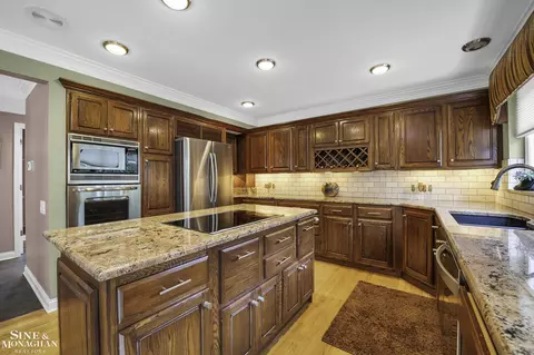 934 Lochmoor, Grosse Pointe Woods, MI 48236 photo 11
