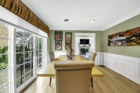 934 Lochmoor, Grosse Pointe Woods, MI 48236 photo 12
