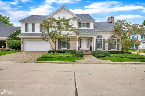934 Lochmoor, Grosse Pointe Woods, MI 48236