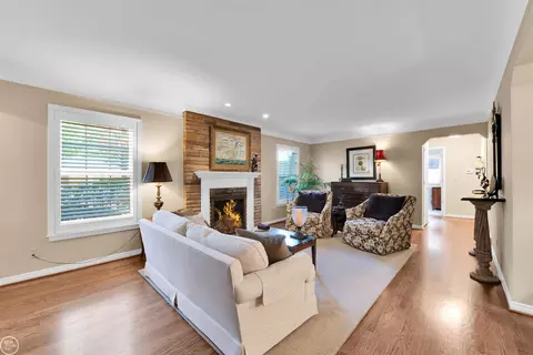 861 Shoreham Rd, Grosse Pointe Woods, MI 48236 photo 8
