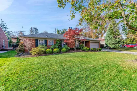 861 Shoreham Rd, Grosse Pointe Woods, MI 48236 photo 4