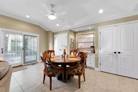 861 Shoreham Rd, Grosse Pointe Woods, MI 48236 photo 17