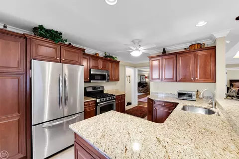 861 Shoreham Rd, Grosse Pointe Woods, MI 48236 photo 14