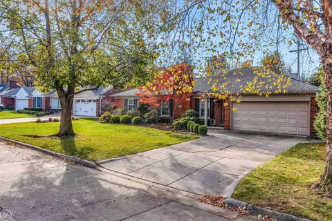 861 Shoreham Rd, Grosse Pointe Woods, MI 48236 photo 3