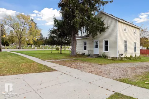 532 E Broad, Linden, MI 48451 photo 6