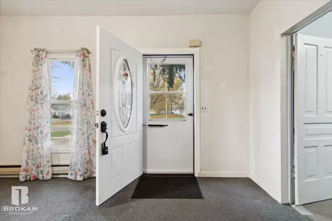 532 E Broad, Linden, MI 48451 photo 9