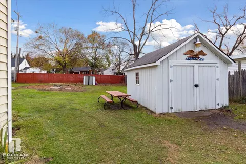 532 E Broad, Linden, MI 48451 photo 32