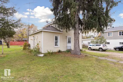 532 E Broad, Linden, MI 48451 photo 4