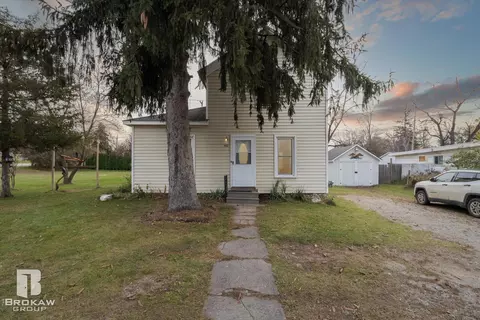 532 E Broad, Linden, MI 48451 photo 2
