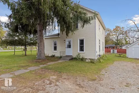 532 E Broad, Linden, MI 48451