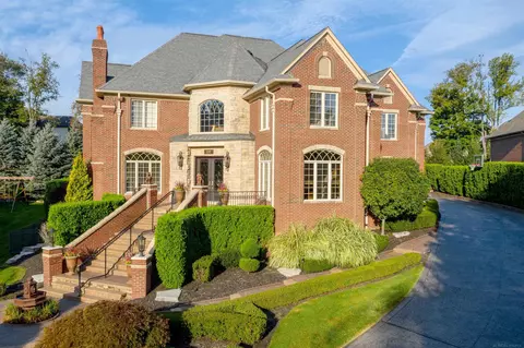 61495 Beacon Hl, Washington Township, MI 48094