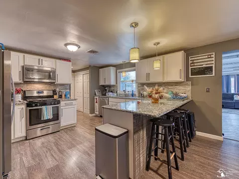 115 E Grv, Monroe, MI 48162 photo 4