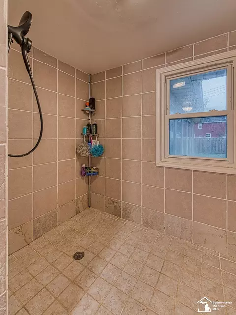 115 E Grv, Monroe, MI 48162 photo 17