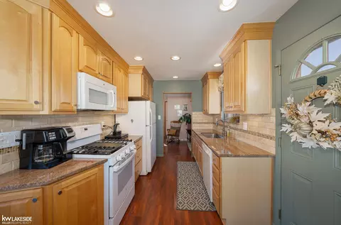 18127 Rainbow, Fraser, MI 48026 photo 18