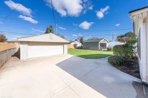 18127 Rainbow, Fraser, MI 48026 photo 6