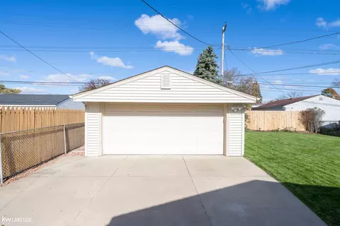 18127 Rainbow, Fraser, MI 48026 photo 7