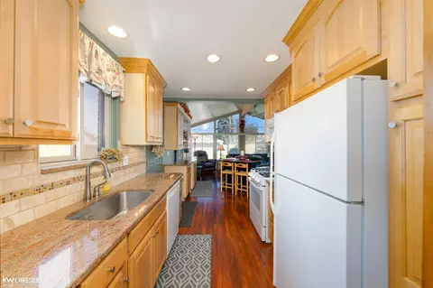 18127 Rainbow, Fraser, MI 48026 photo 17