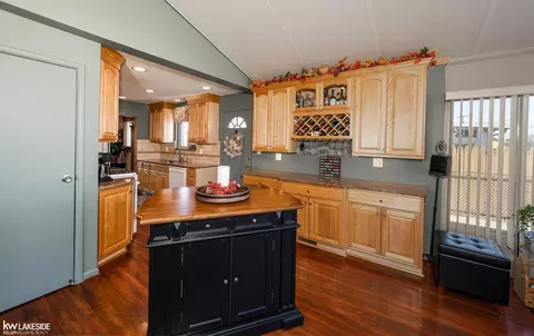 18127 Rainbow, Fraser, MI 48026 photo 21