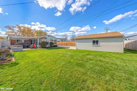 18127 Rainbow, Fraser, MI 48026 photo 8
