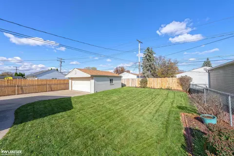 18127 Rainbow, Fraser, MI 48026 photo 12