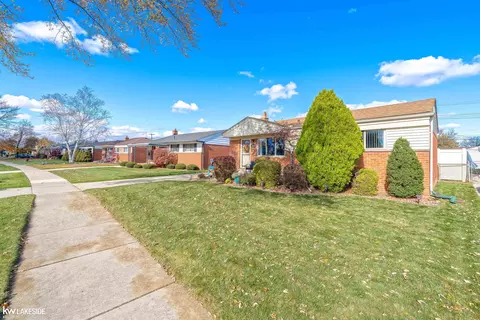 18127 Rainbow, Fraser, MI 48026 photo 4