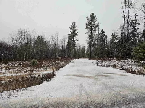 n greenwood lake UNIT 14, Ishpeming, MI 49849