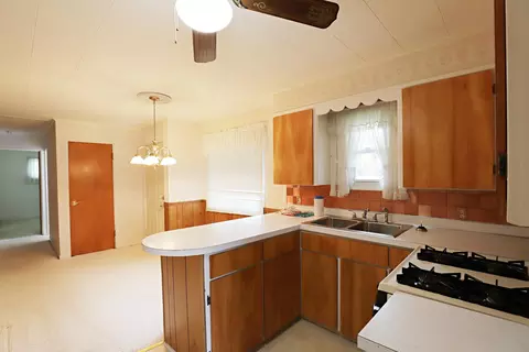1309 Coutant, Flushing, MI 48433 photo 8