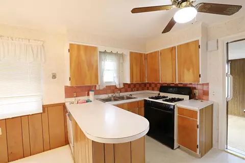 1309 Coutant, Flushing, MI 48433 photo 7