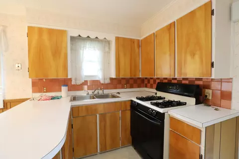 1309 Coutant, Flushing, MI 48433 photo 9