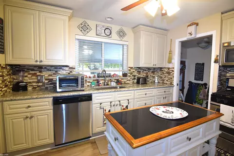 19066 Mott, Eastpointe, MI 48021 photo 3