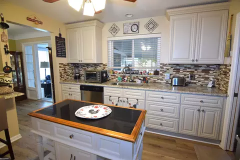 19066 Mott, Eastpointe, MI 48021 photo 2