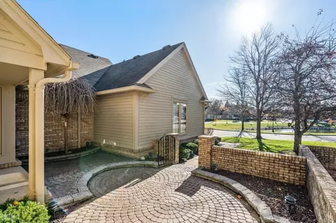 16845 Crystal, Macomb, MI 48042 photo 6
