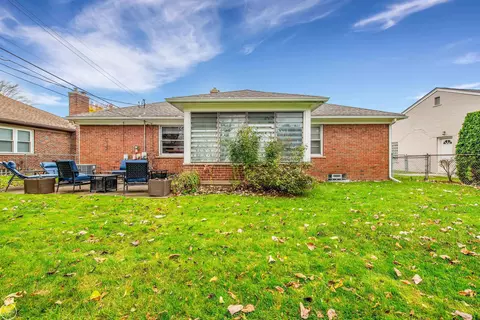 19640 E Kings, Grosse Pointe Woods, MI 48236 photo 4
