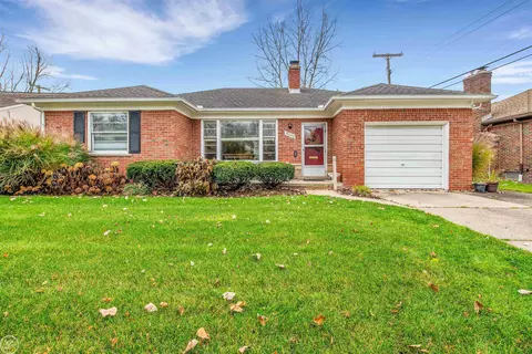 19640 E Kings, Grosse Pointe Woods, MI 48236